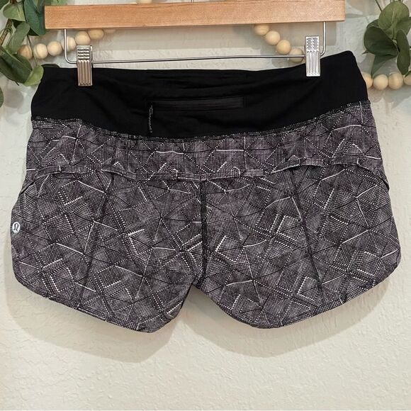 LULULEMON Speed Short (4-way Stretch 2.5")
Formation Alpine White Black / Black - Picture 6 of 10